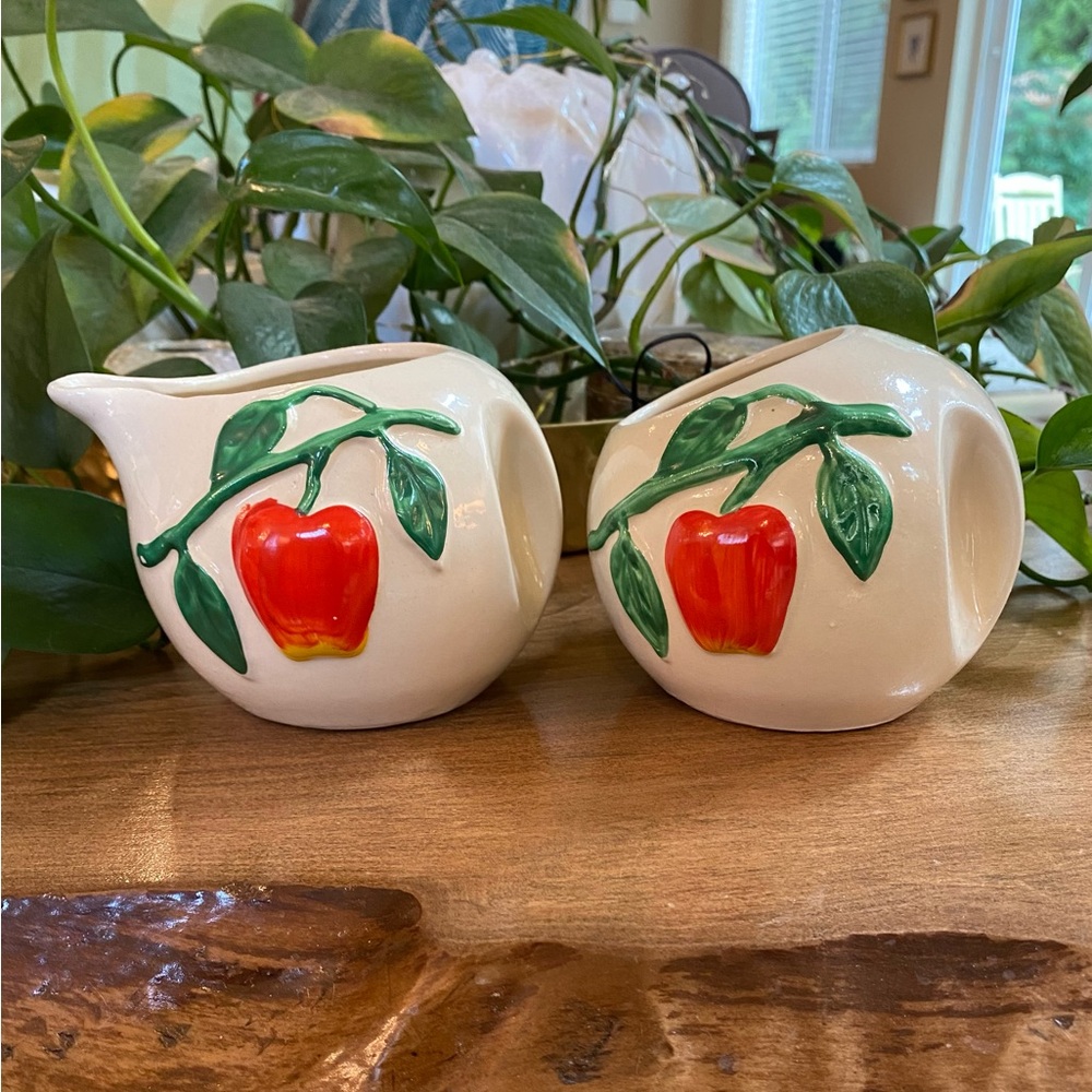 Vintage 1940's AMERICAN PIPPIN APPLE POTTERY Cream & Sugar Antique